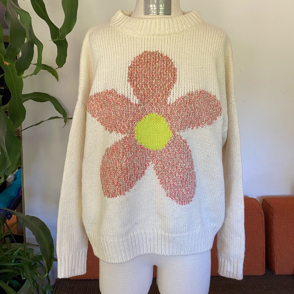 Kimchi Blue, daisy sweater, comfy/oversized, cute